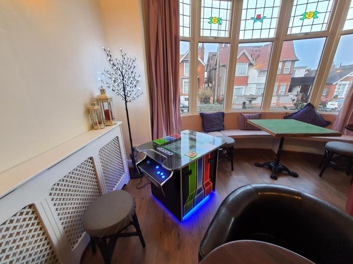 Caxton House Bed & Breakfast Скегнес Екстериор снимка