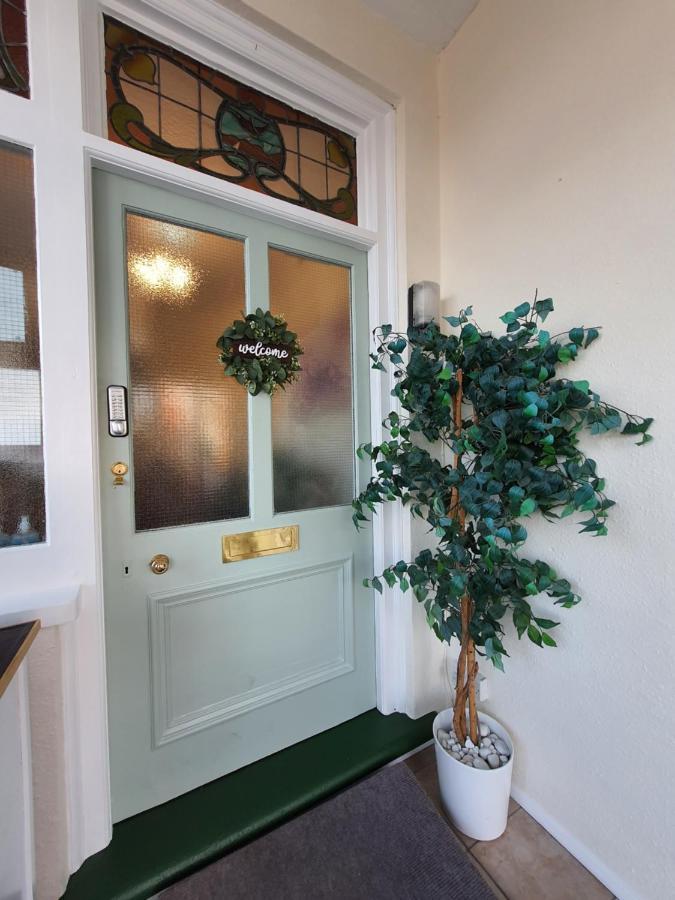 Caxton House Bed & Breakfast Скегнес Екстериор снимка