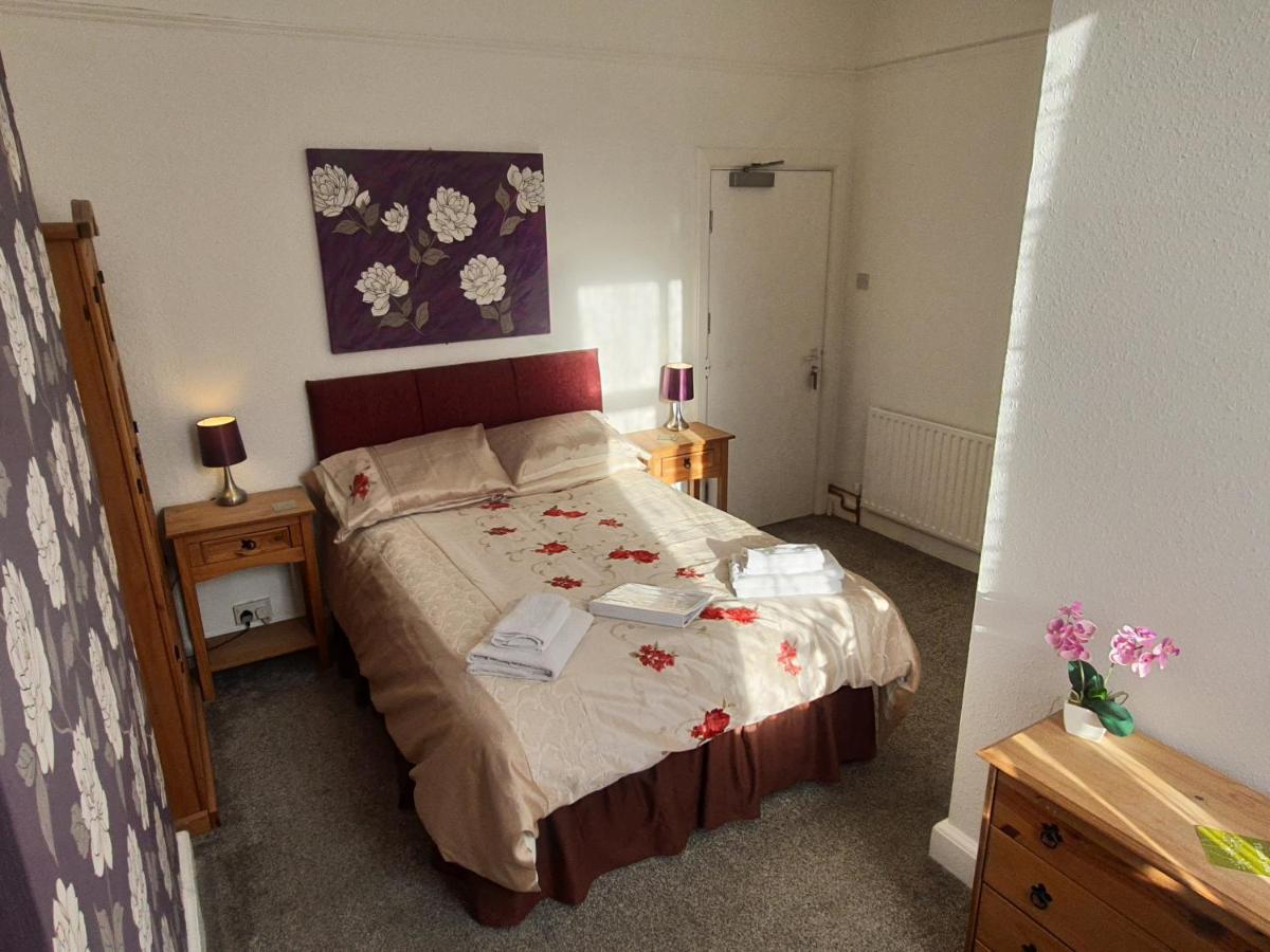 Caxton House Bed & Breakfast Скегнес Екстериор снимка
