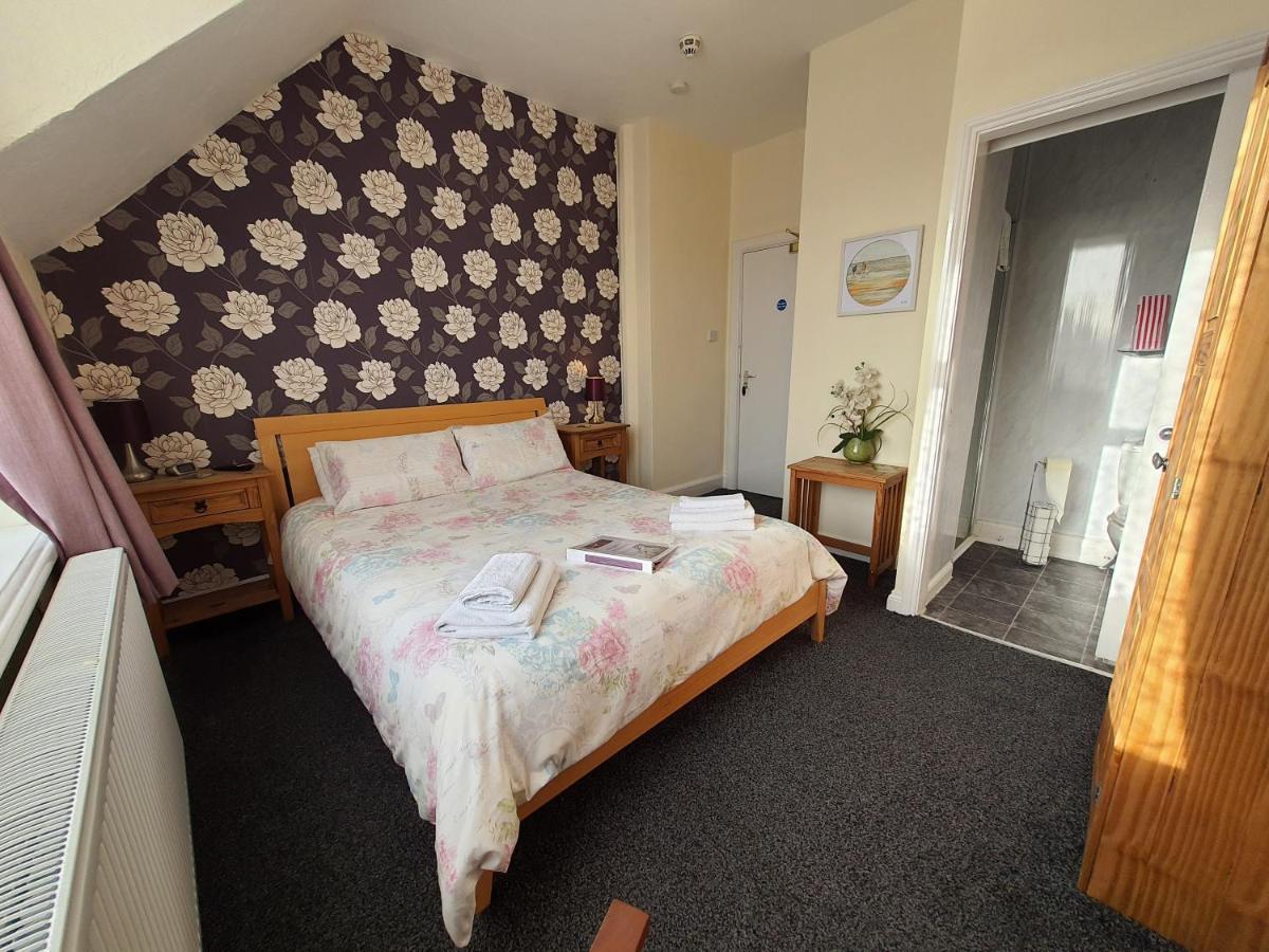 Caxton House Bed & Breakfast Скегнес Екстериор снимка