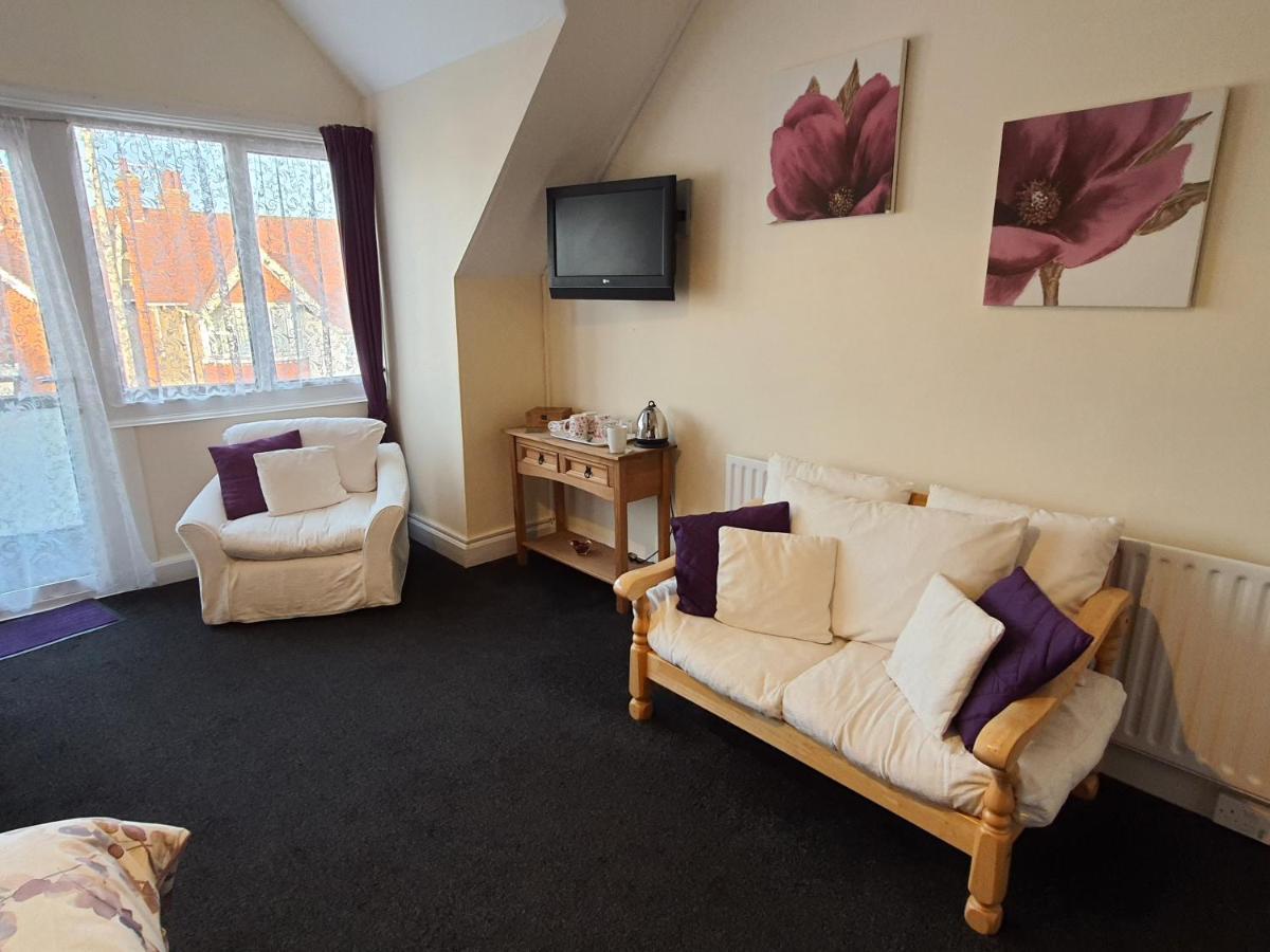 Caxton House Bed & Breakfast Скегнес Екстериор снимка